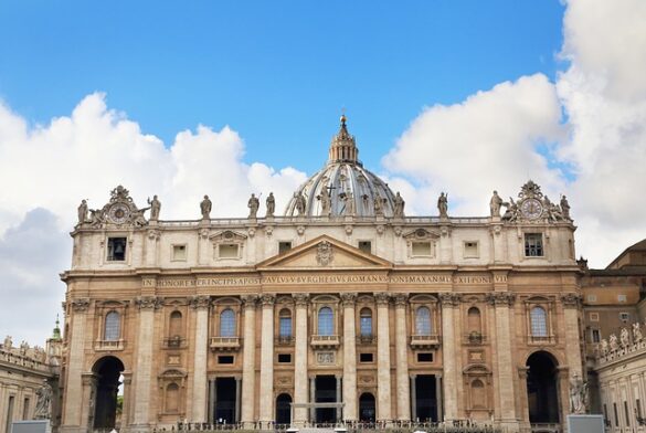 History of the Roman Catholic Church: Power Papacy and People - ntrmin.org